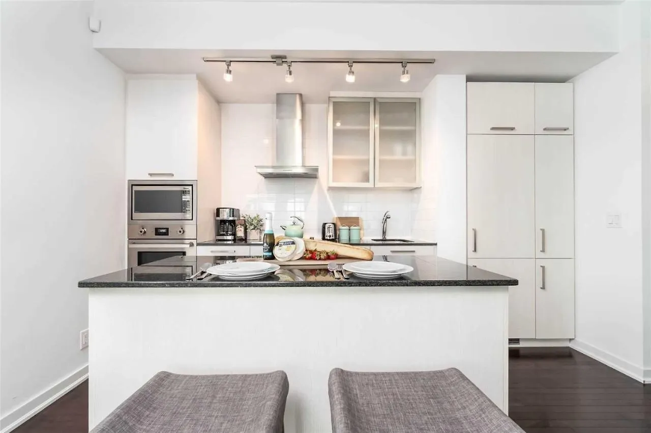 Hotel Comfort Opulence Suites Superior 3 Bedroom Suite 48Th Floor With Lake View Toronto Canada