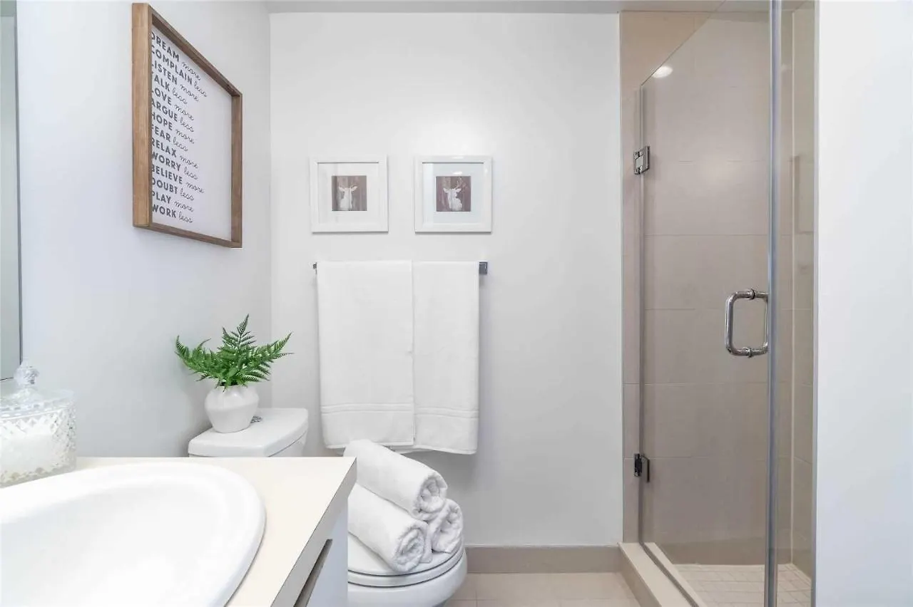 Hotel Comfort Opulence Suites Superior 3 Bedroom Suite 48Th Floor With Lake View Toronto