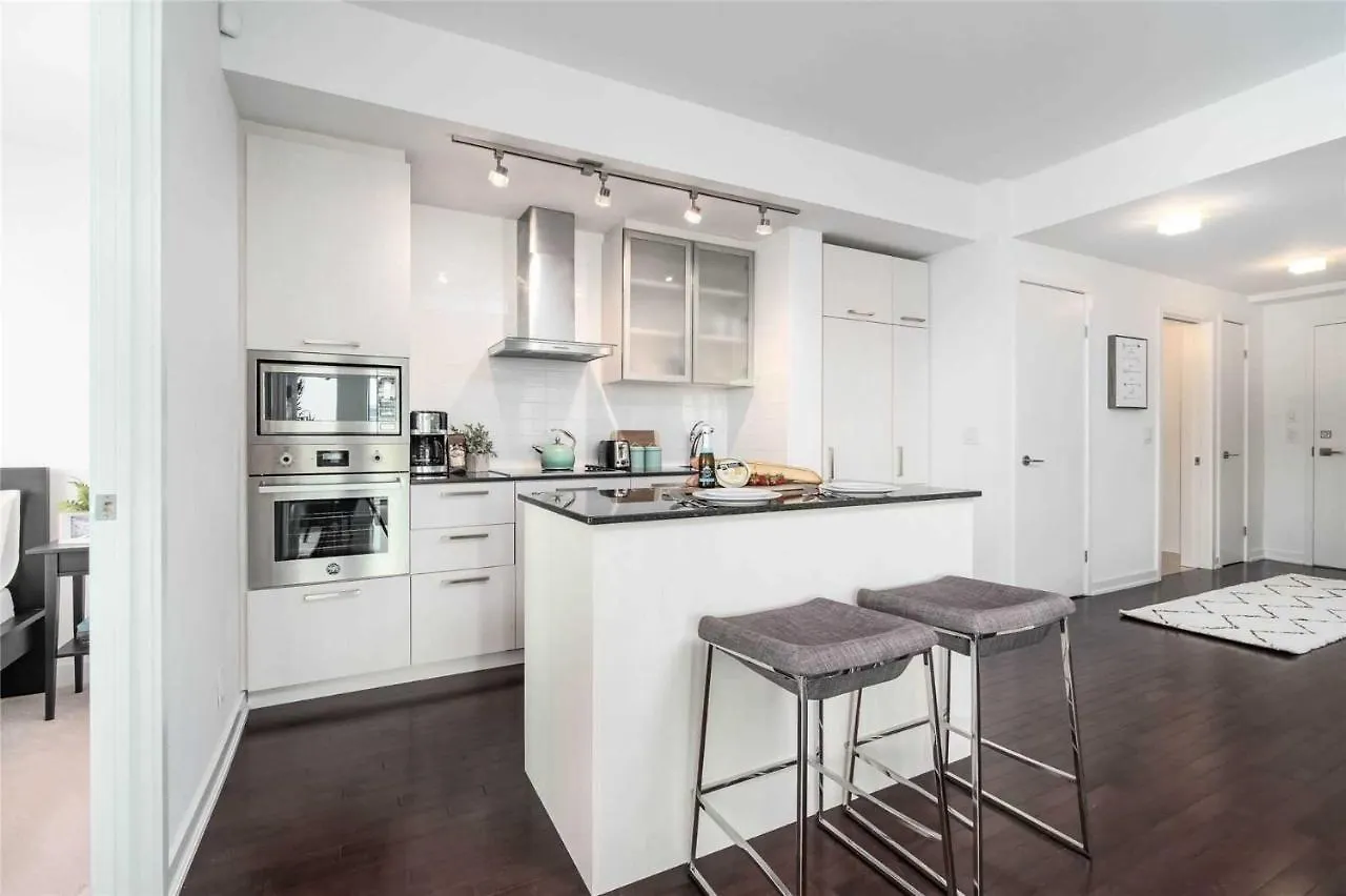 Comfort Opulence Suites Superior 3 Bedroom Suite 48Th Floor With Lake View Toronto Hotel