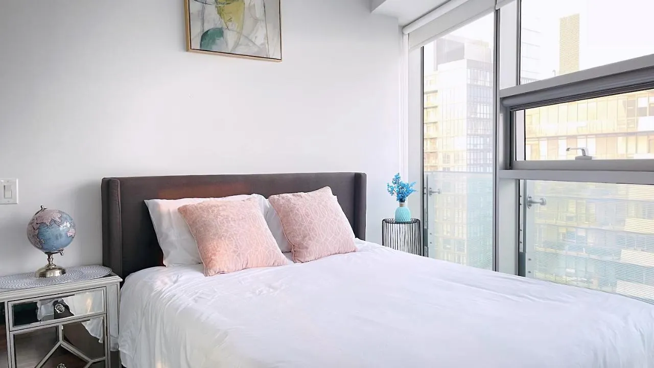 Hotel Comfort Opulence Suites Superior 3 Bedroom Suite 48Th Floor With Lake View Toronto Canada